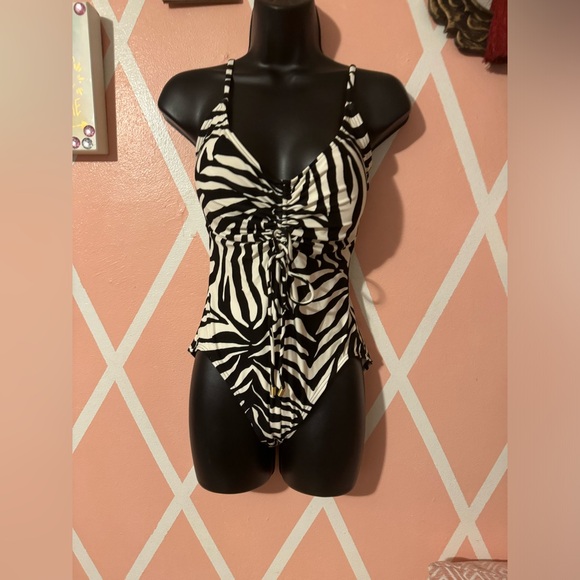 Vince  Camuto Animal Print swimsuit - Picture 7 of 8